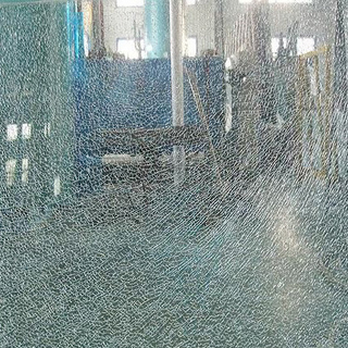 Hærdet lamineret glas. Glasstumperne bliver siddende i folien